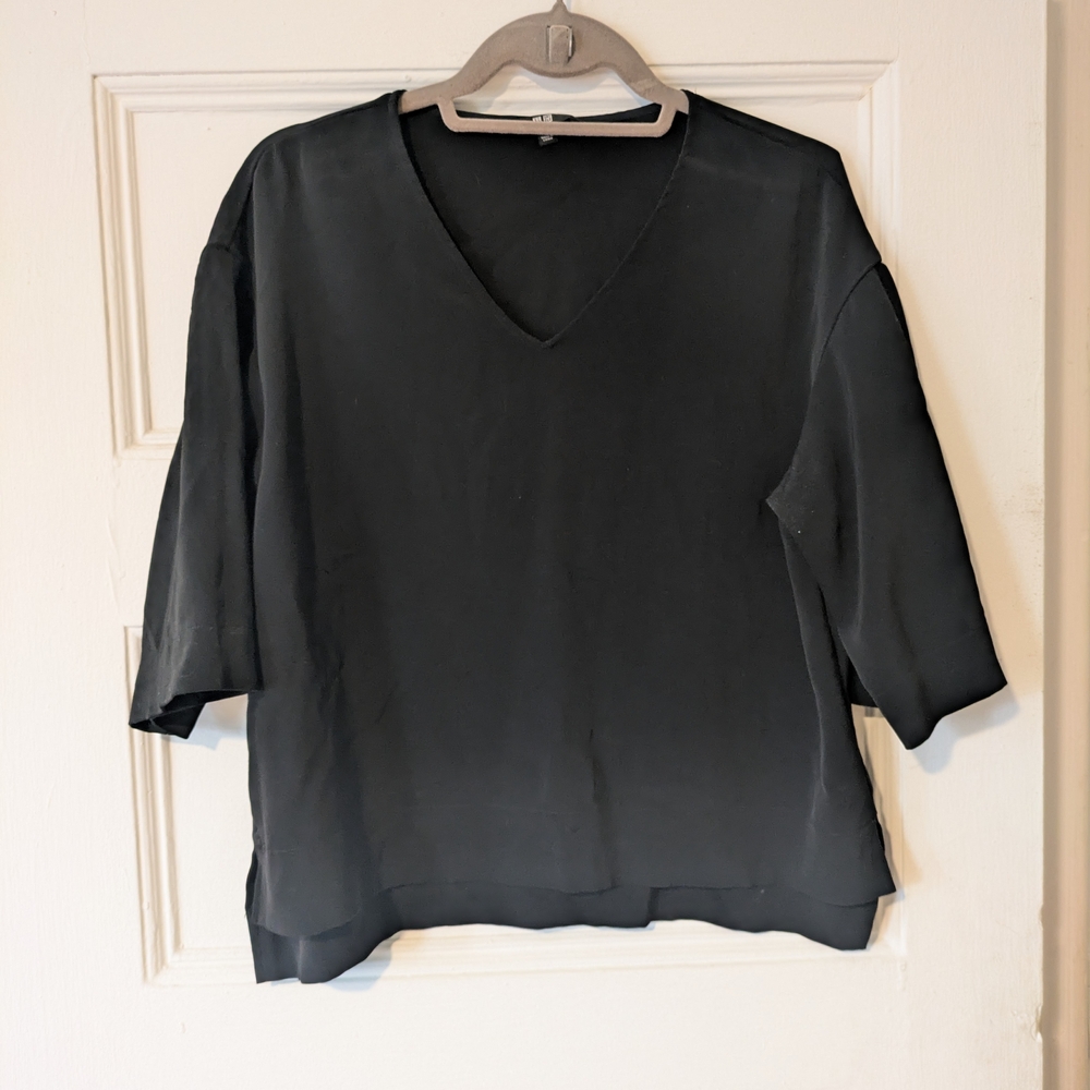 Uniqlo Black V-Neck Oversized Quarter Neck Blouse